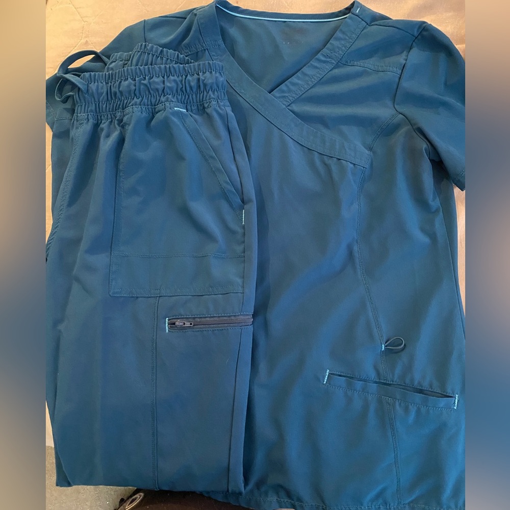 Scrubstar scrub set, Caribbean blue.